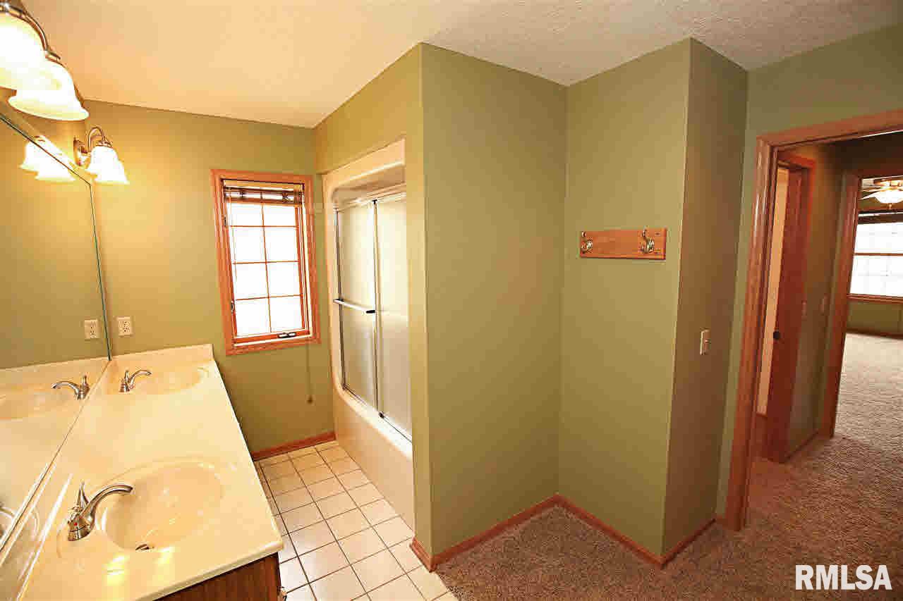18305 Robbins Road Pleasant Valley, IA 52767 - Photo 14 of 22 Gallery Image 14