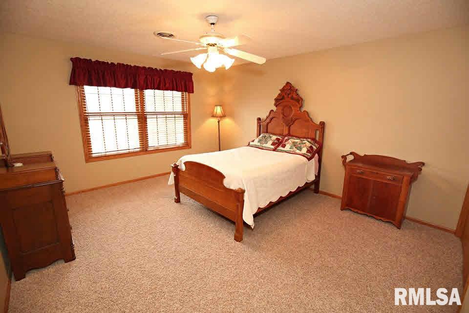 18305 Robbins Road Pleasant Valley, IA 52767 - Photo 15 of 22 Gallery Image 15