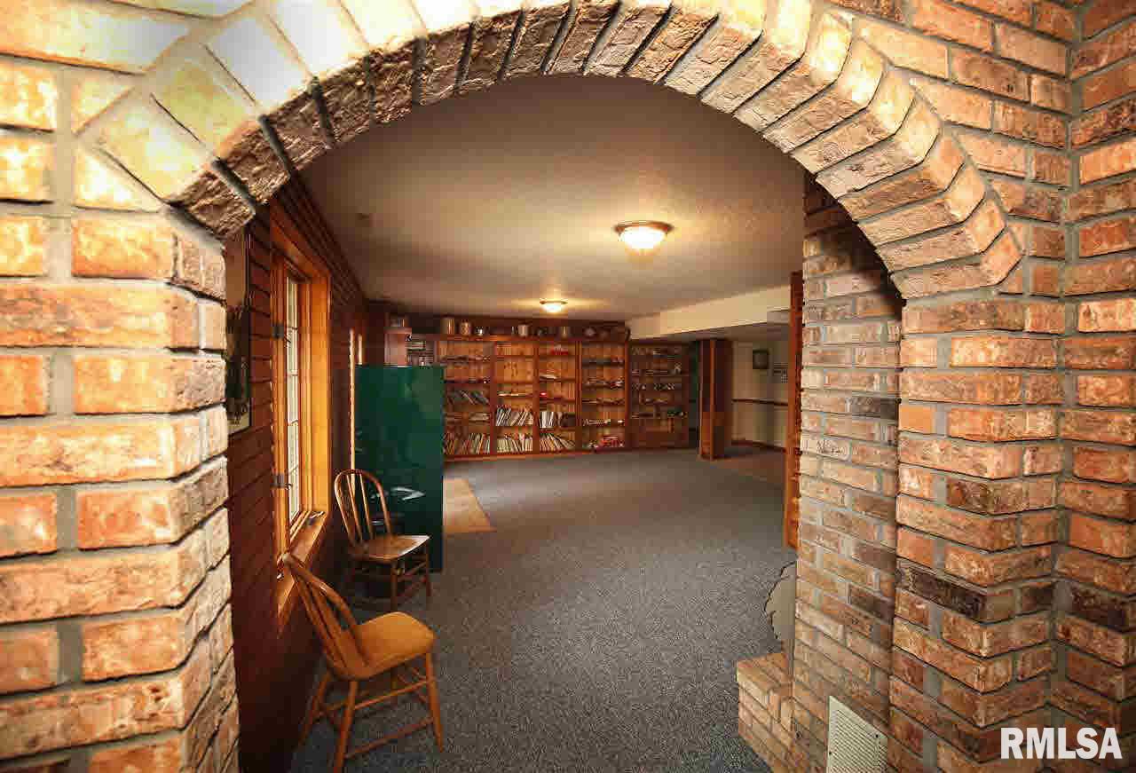 18305 Robbins Road Pleasant Valley, IA 52767 - Photo 16 of 22 Gallery Image 16