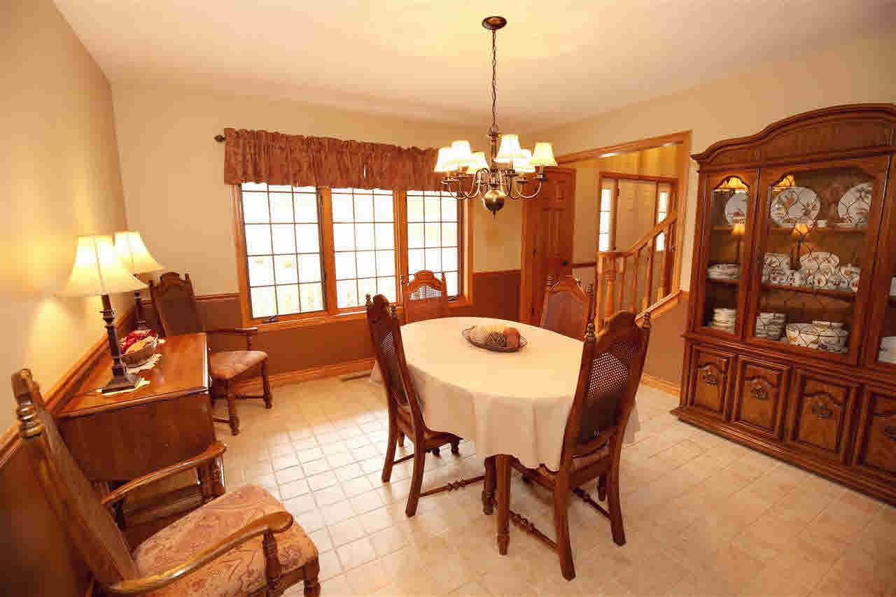 18305 Robbins Road Pleasant Valley, IA 52767 - Photo 3 of 22 Gallery Image 3