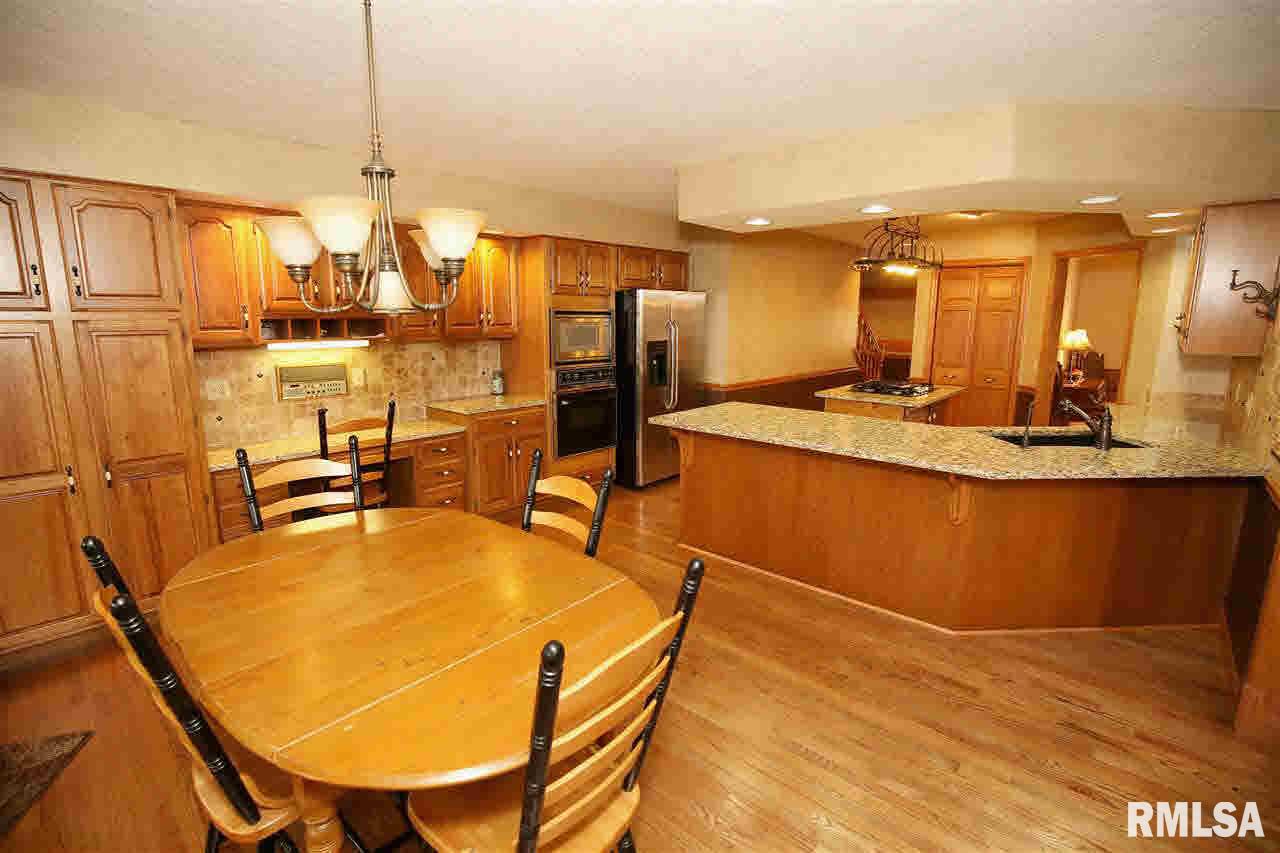 18305 Robbins Road Pleasant Valley, IA 52767 - Photo 4 of 22 Gallery Image 4