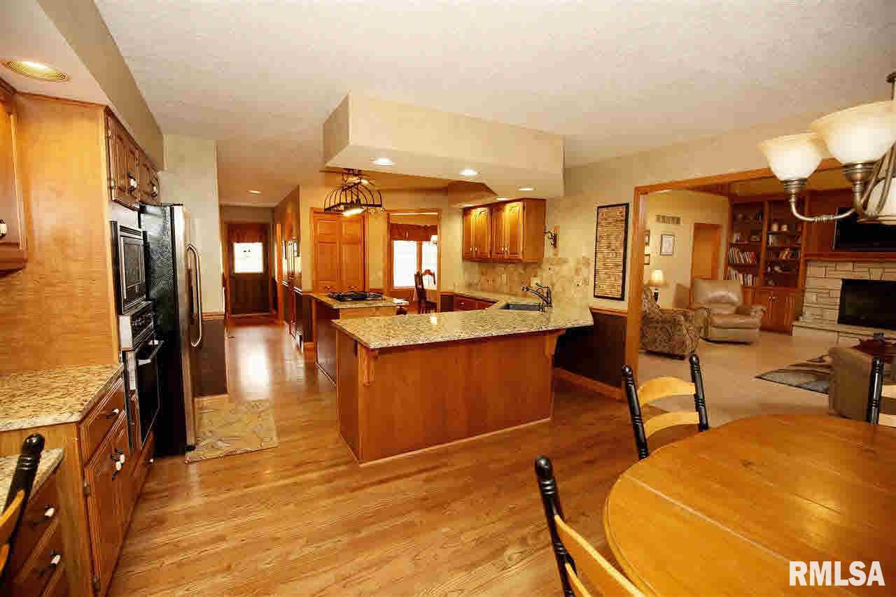 18305 Robbins Road Pleasant Valley, IA 52767 - Photo 5 of 22 Gallery Image 5