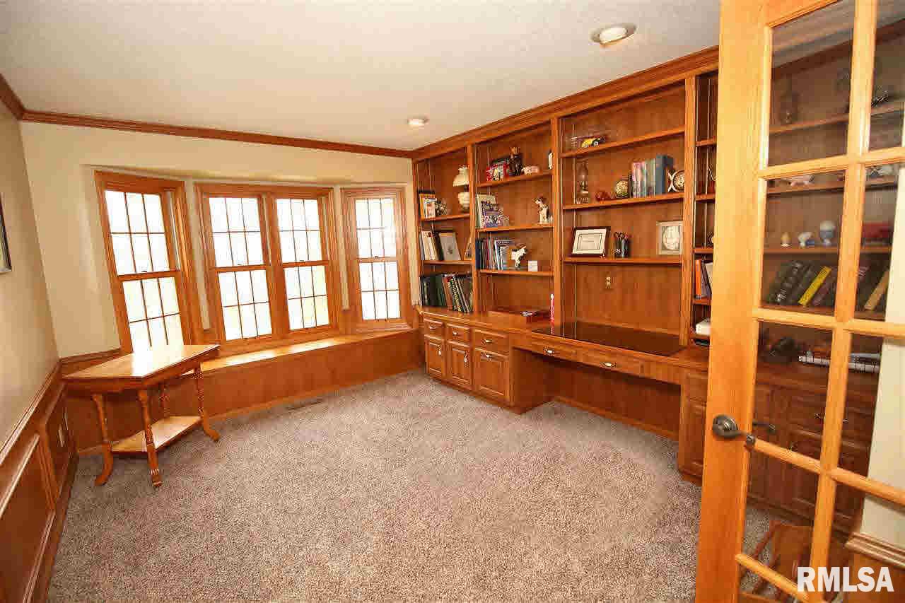 18305 Robbins Road Pleasant Valley, IA 52767 - Photo 8 of 22 Gallery Image 8