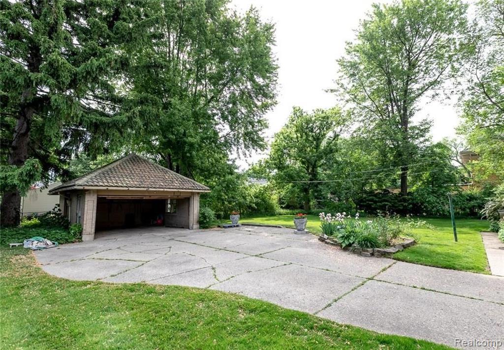 1008 Devonshire Road Grosse Pointe Park, MI 48230 - Photo 4 of 35