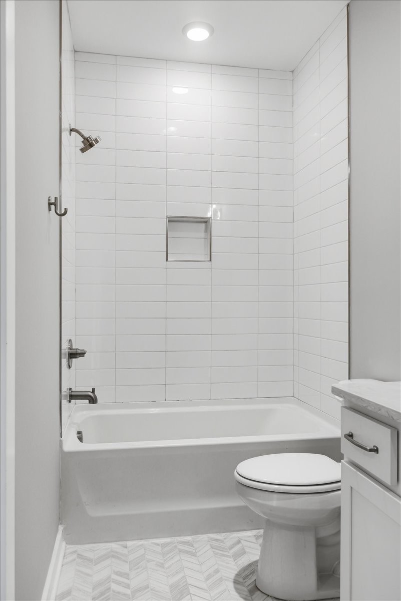 109 A Duke Street Nashville, TN 37207 - Photo 15 of 21 a bathroom with a toilet and a bath tub