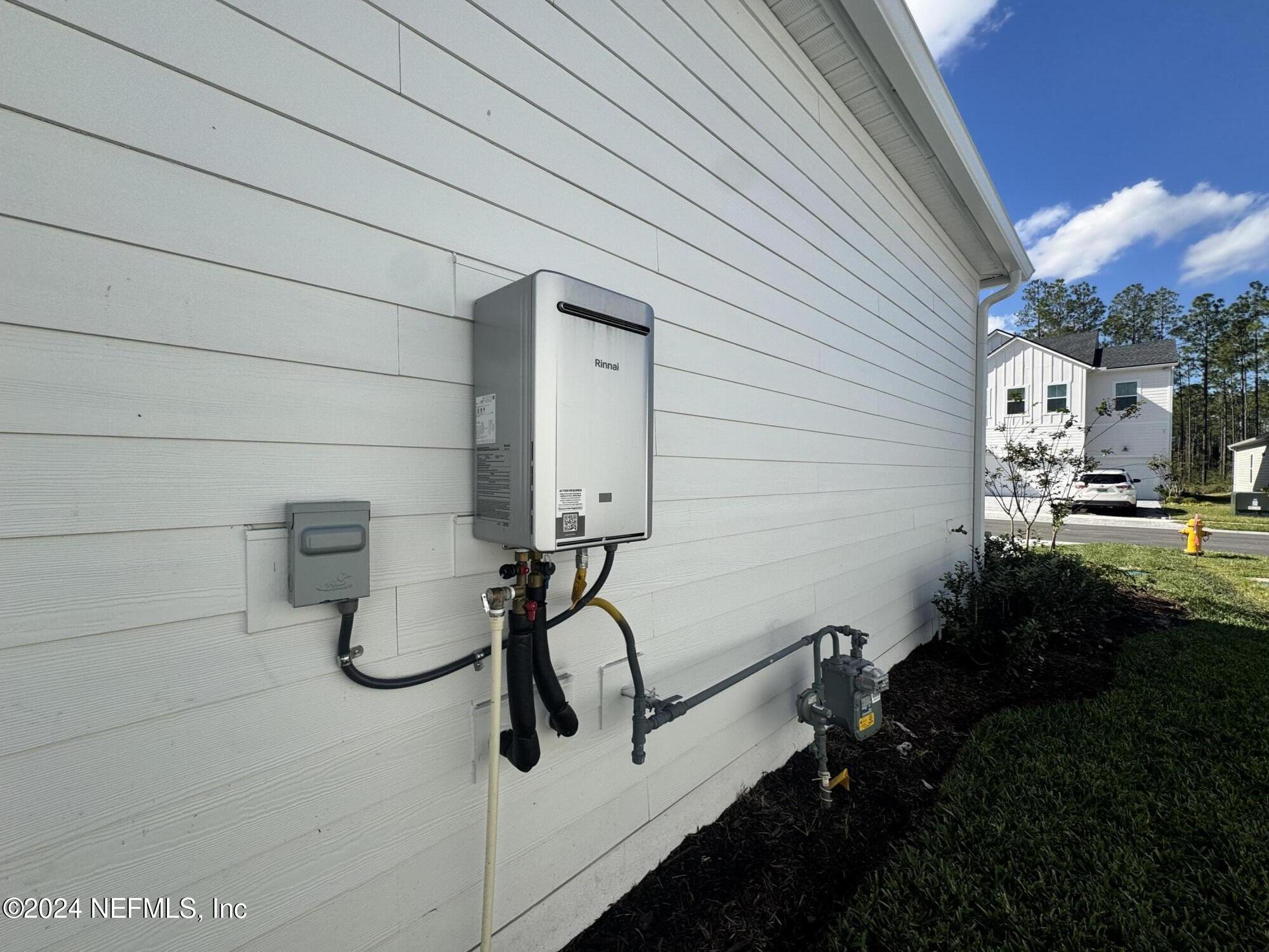 192 Elm Br Road St. Johns, FL 32259 - Photo 17 of 38 Instant Hot Water Tank