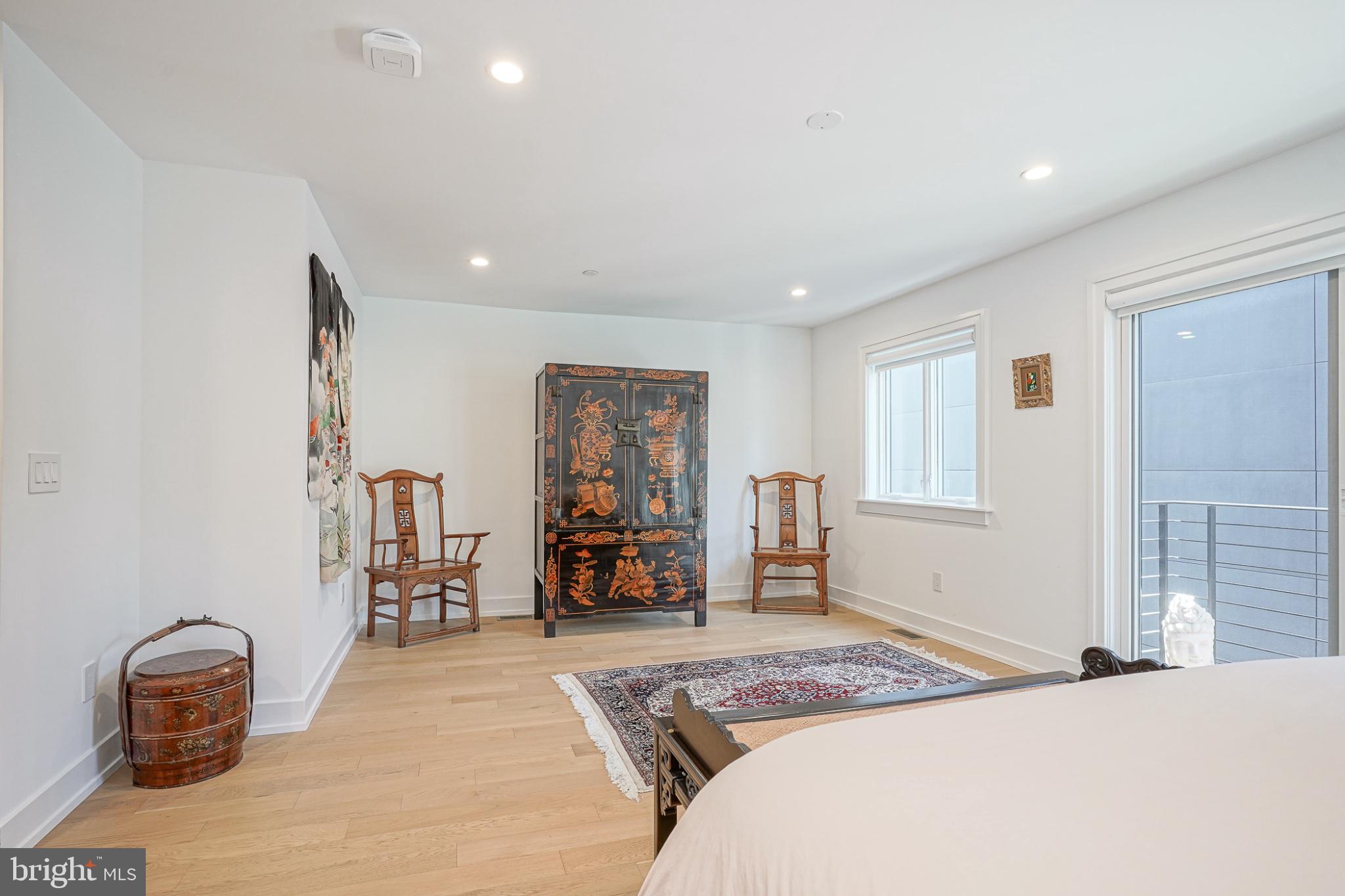 622 South Clarion Street Philadelphia, PA 19147 - Photo 25 of 57 Spacious room with elegant decor.
