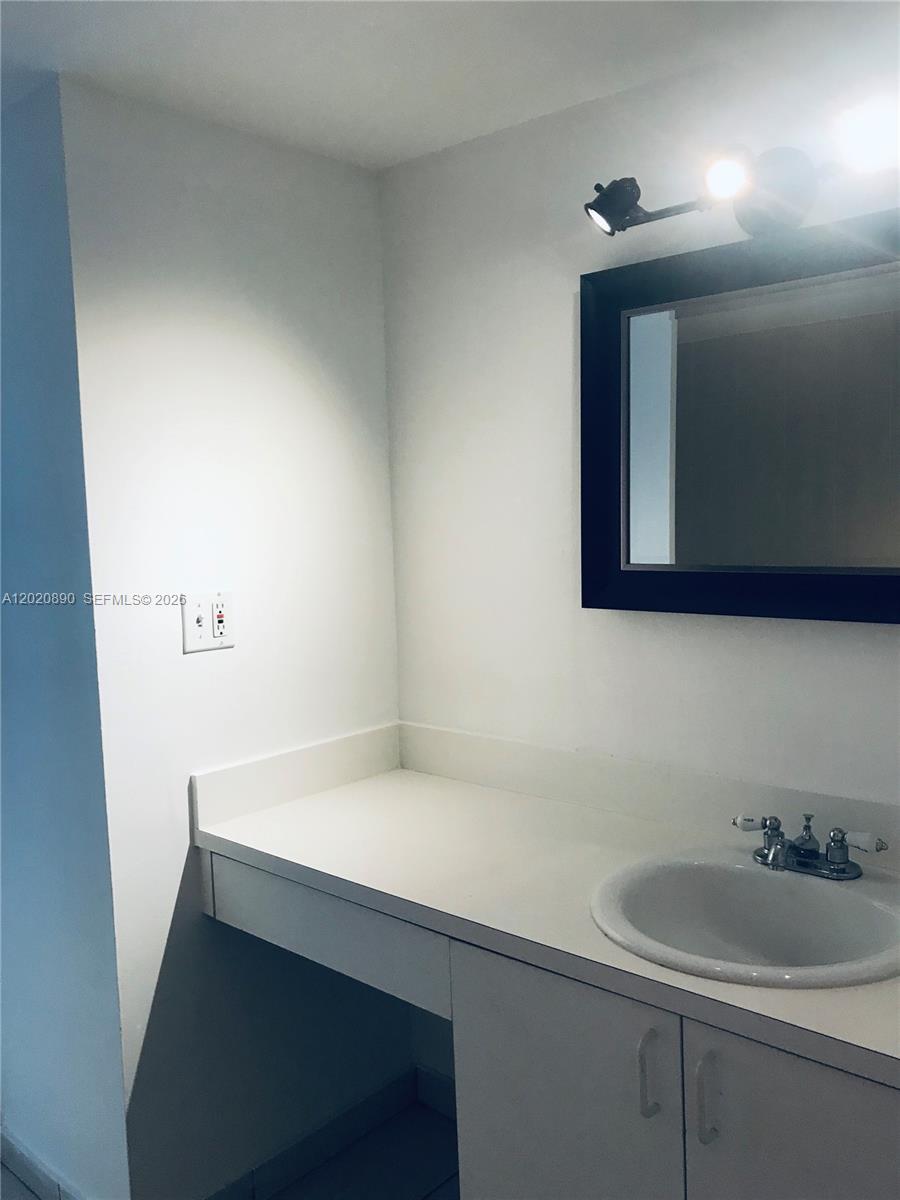 17600 Northwest 68th Avenue, Unit B3006 Hialeah, FL 33015 - Photo 10 of 19