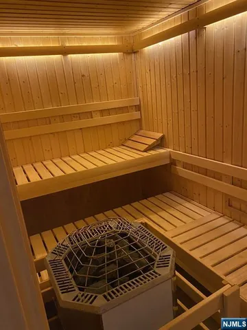 $2,765 | 106 Terrace Avenue, Unit 322, Rochelle Park, NJ 07662