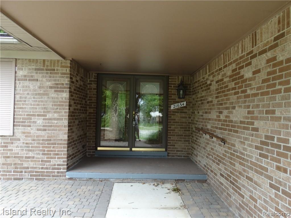 21634 Hall Road Trenton, MI 48183 - Photo 3 of 32 DSC02822.JPG