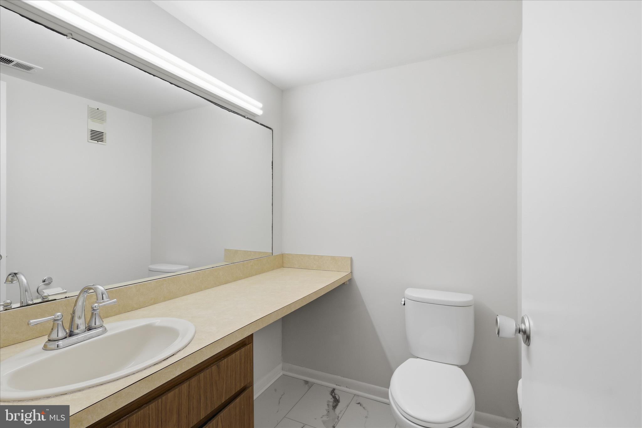 2043 Wethersfield Court Reston, VA 20191 - Photo 16 of 41