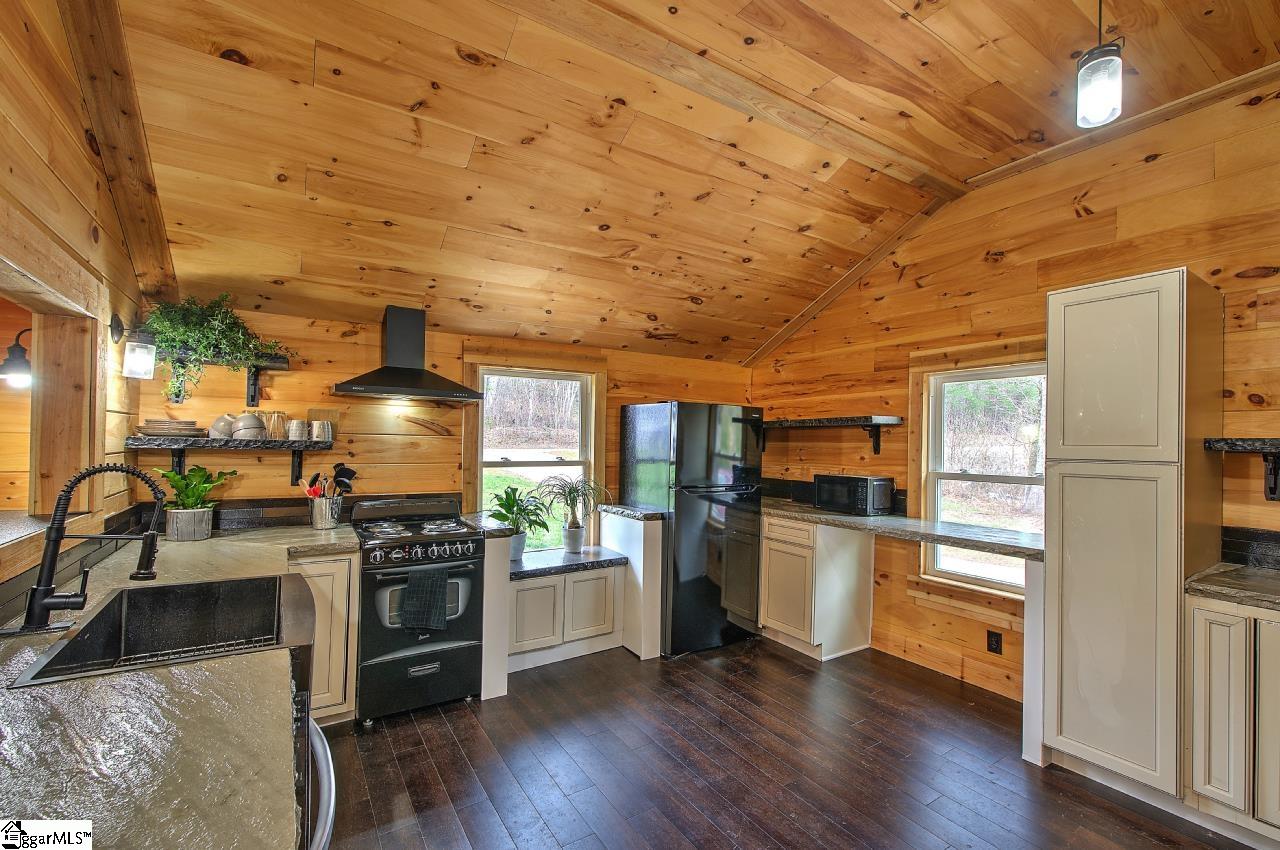 939 Glassy Road Landrum, SC 29356 - Photo 8 of 33