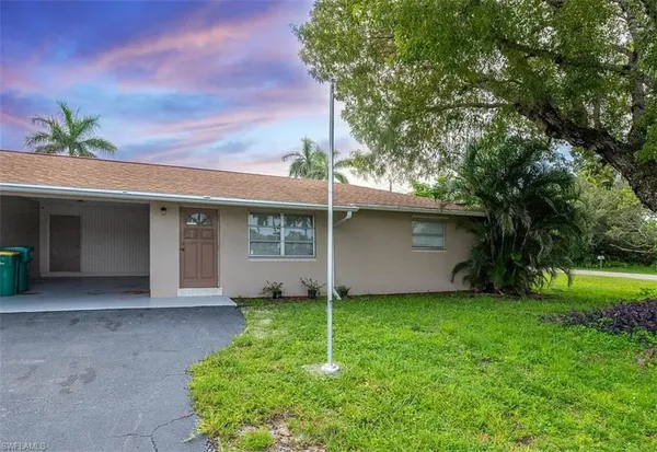 $2,300 | 4004 12th Street North, Naples, FL 34103