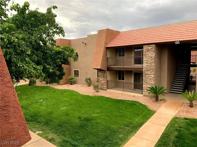 $1,050 | 5081 River Glen Drive, Unit 120, Las Vegas, NV 89103