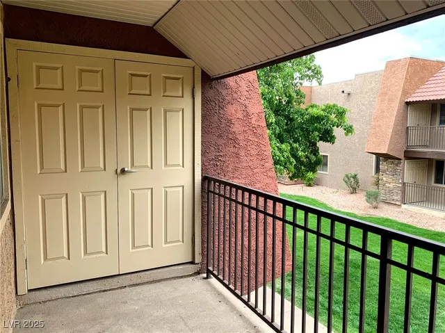 $1,050 | 5081 River Glen Drive, Unit 120, Las Vegas, NV 89103