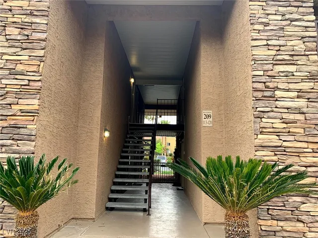 $1,050 | 5081 River Glen Drive, Unit 120, Las Vegas, NV 89103
