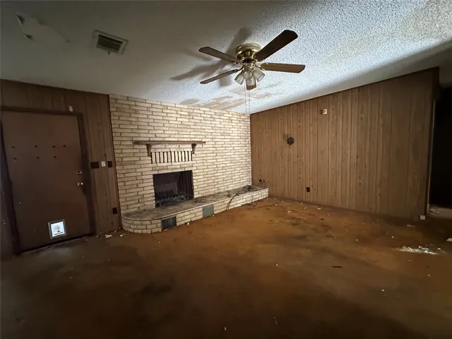 a view of empty room with windows