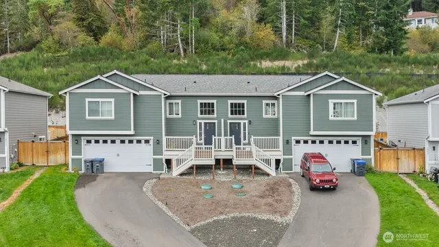 a view of house with a outdoor space