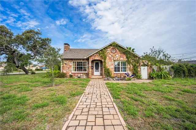 $240,000 | 444 West Wheeler Avenue, Aransas Pass, TX 78336