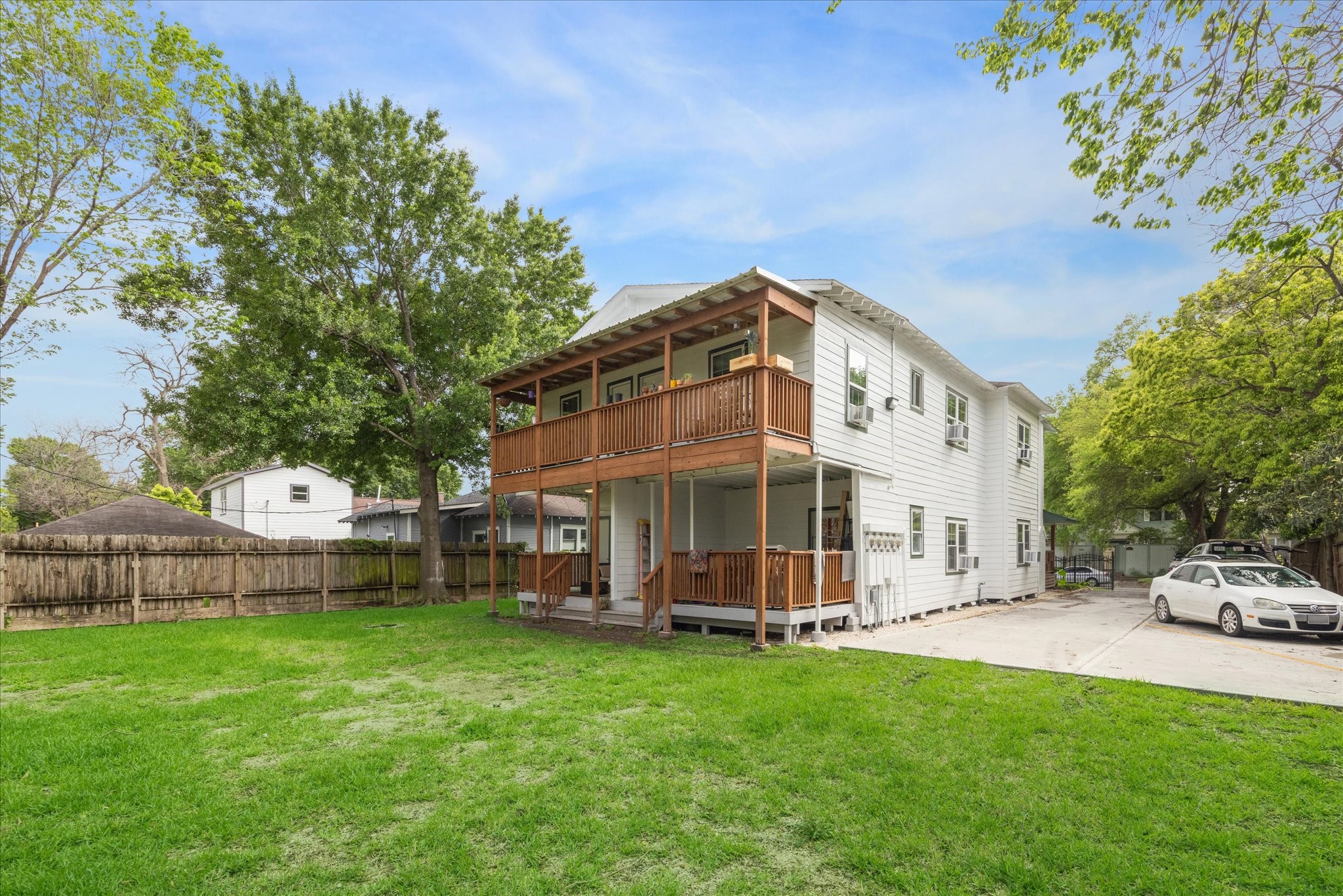 4445 Rusk Street Houston, TX 77023 - Photo 5 of 50 New and long driveway with designated parking spaces for each unit.