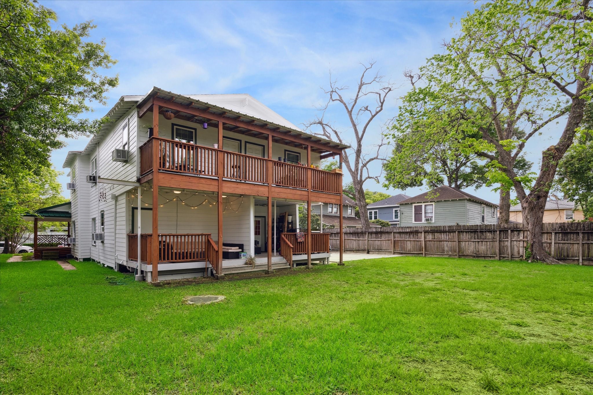 4445 Rusk Street Houston, TX 77023 - Photo 6 of 50 Oversized double lot with incredibly spacious patios for each unit.