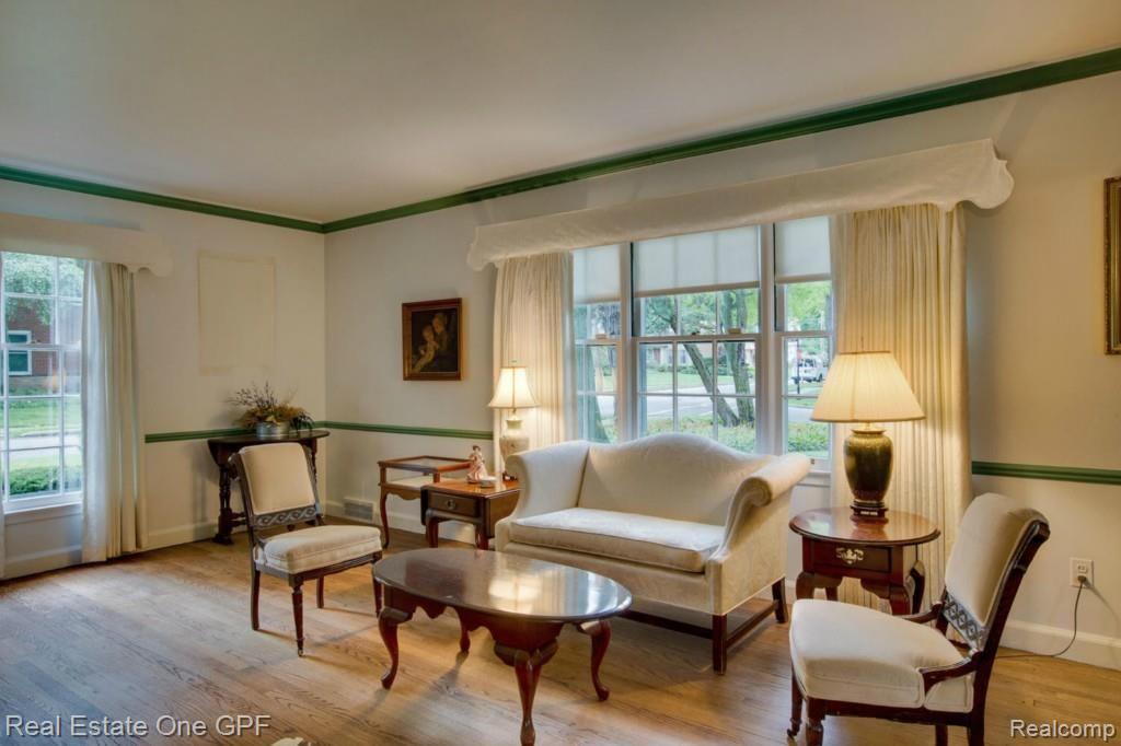 321 Ridge Road Grosse Pointe, MI 48236 - Photo 6 of 25 6 321 Ridge Rd Grosse Pointe MI-large-004-321 Ridge Rd4FULL-1500x1000-72dpi.jpg