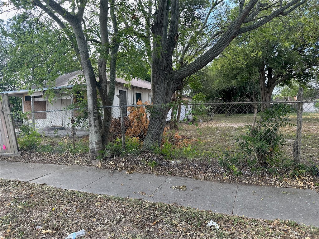 1311 Morris Street Corpus Christi, TX 78401 - Photo 2 of 32