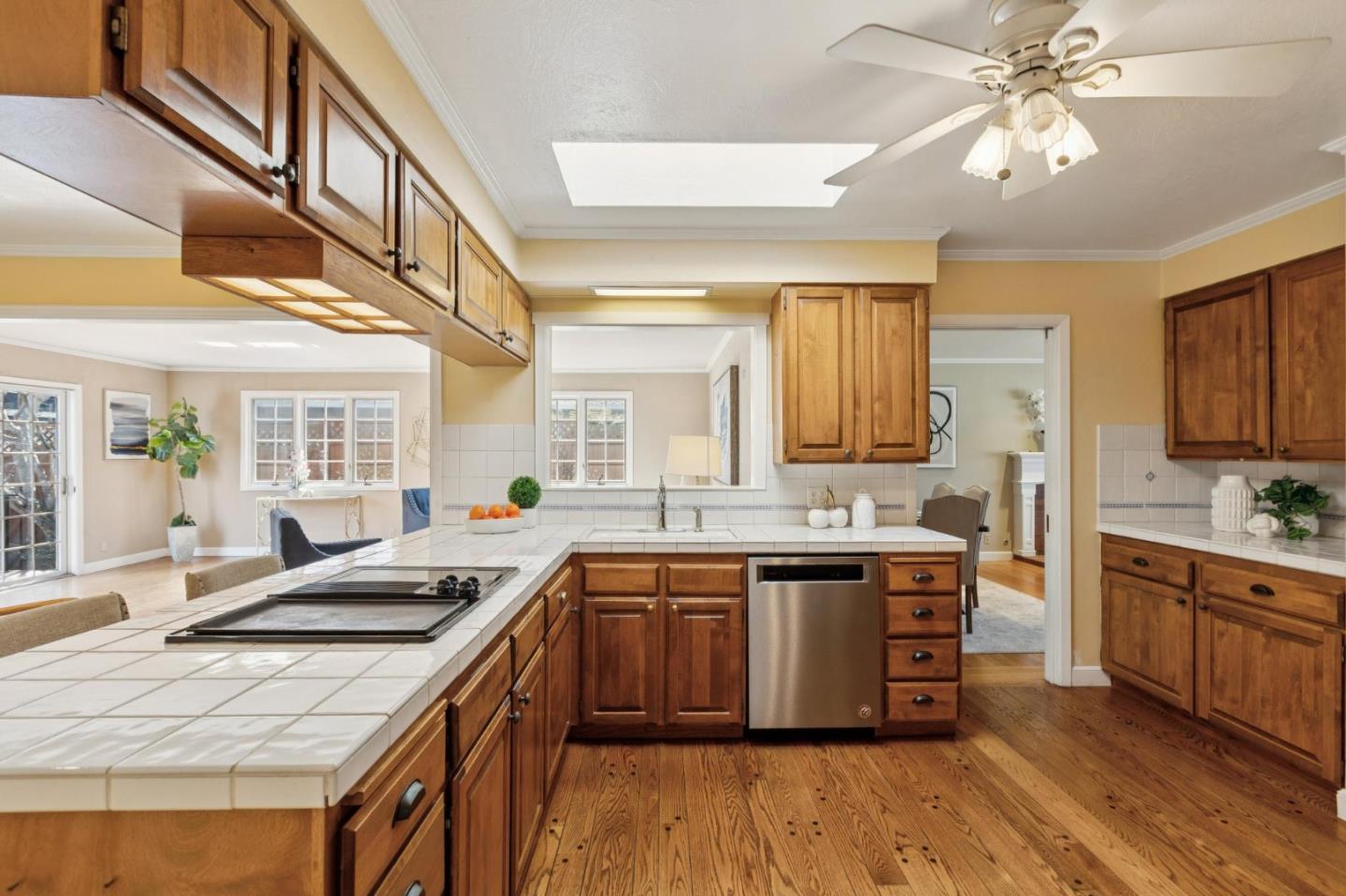 40 Robin Way San Carlos, CA 94070 - Photo 9 of 30