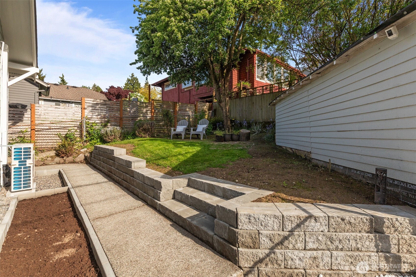 11 West Fulton Street Seattle, WA 98119 - Photo 32 of 40 a view of a backyard with sitting area