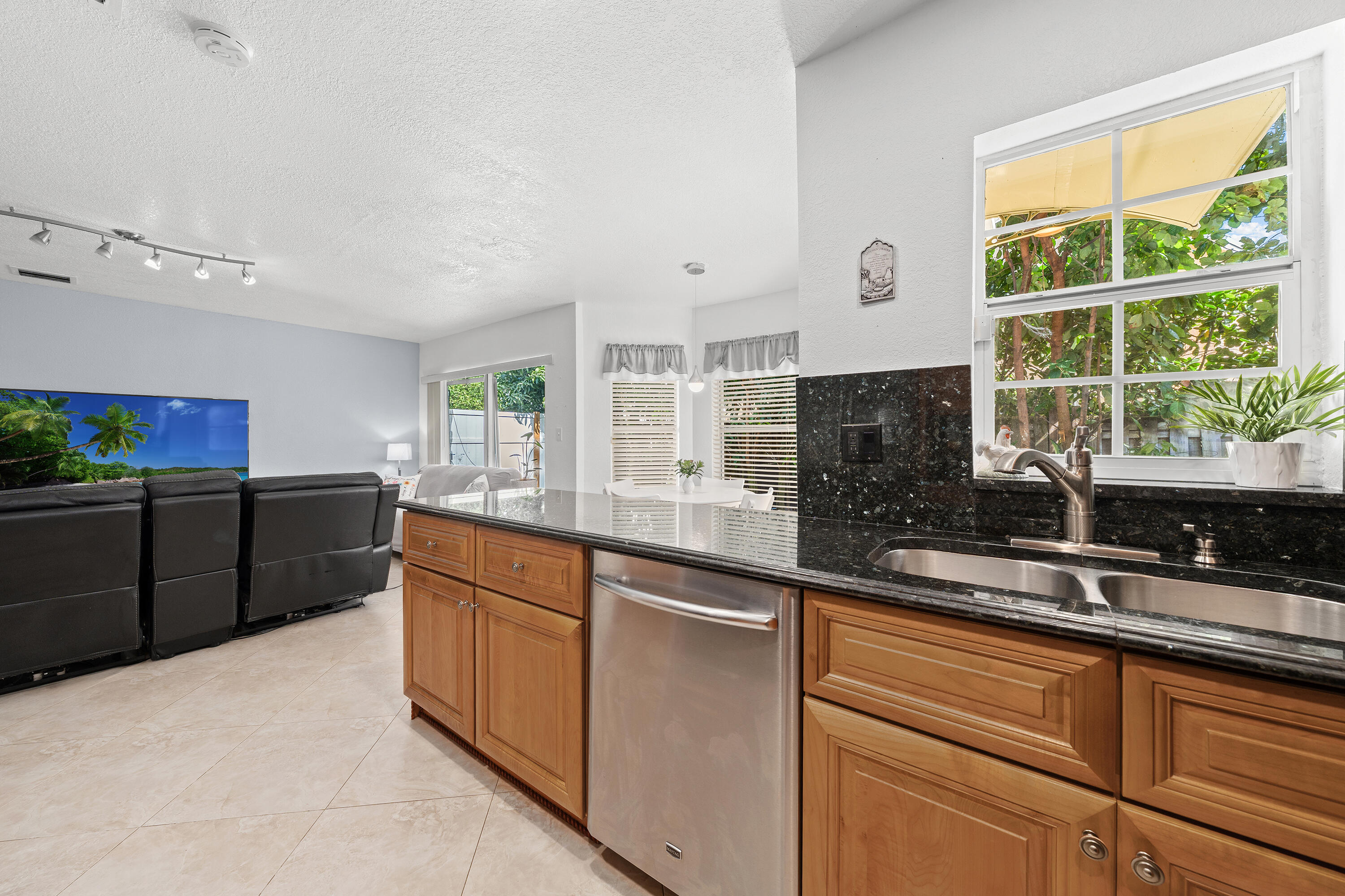 18956 La Costa Lane Boca Raton, FL 33496 - Photo 20 of 48 kitchen