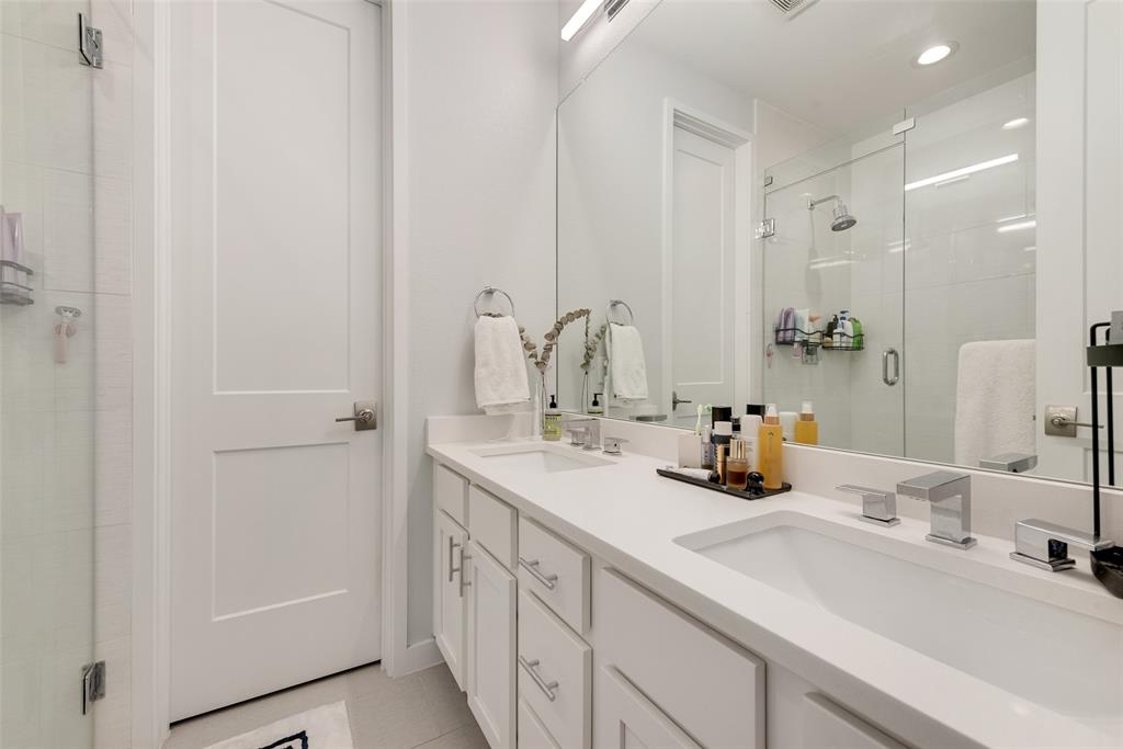 6004 Hudson Street, Unit 102 Dallas, TX 75206 - Photo 15 of 22 a bathroom with double sink and a mirror