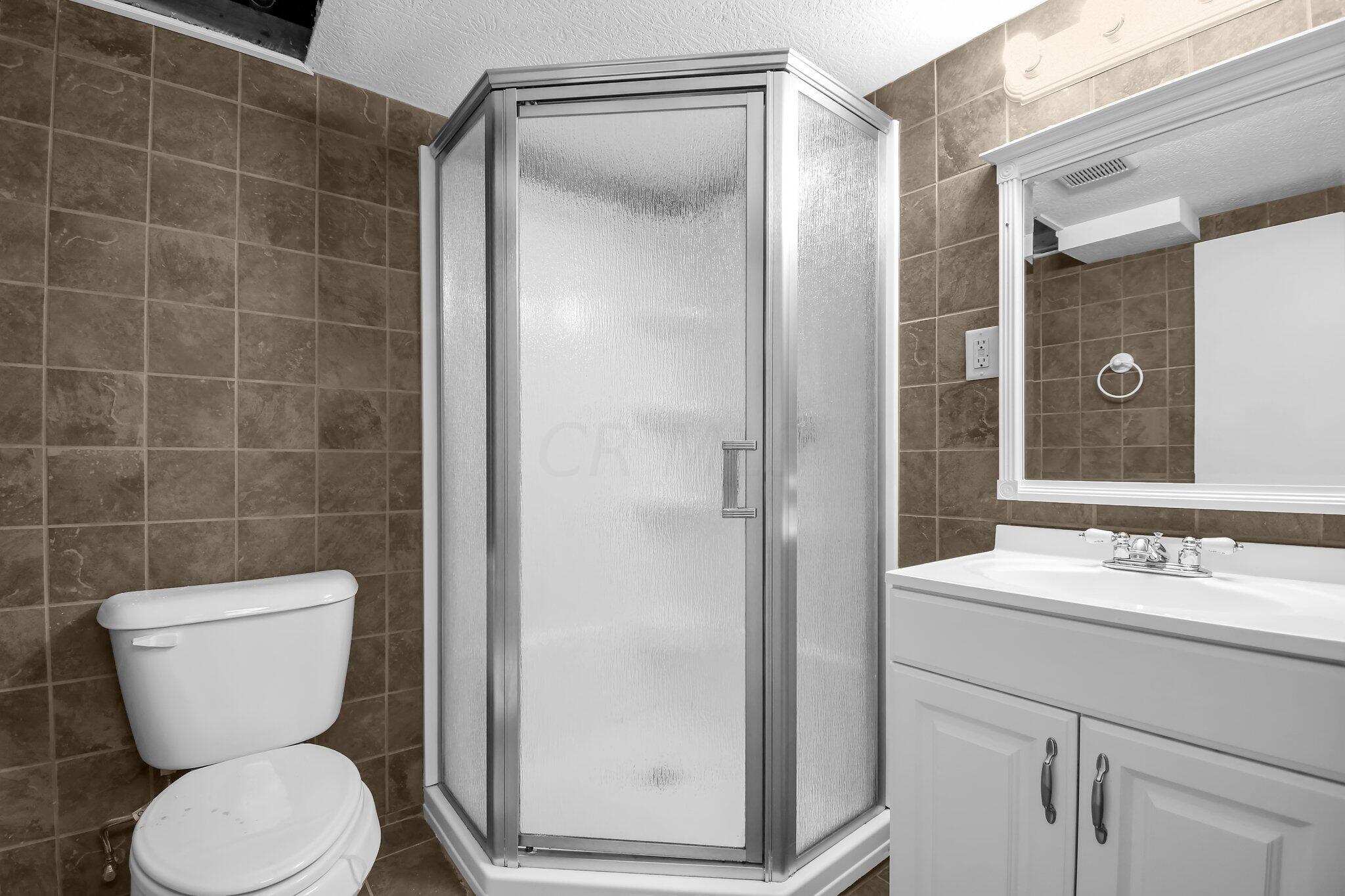 1637 Courtright Road Columbus, OH 43227 - Photo 19 of 33 Basement full bathroom