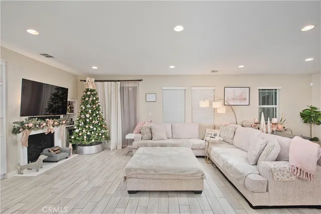 $619,900 | 16479 West Nicklaus, Unit 124, Sylmar, CA 91342