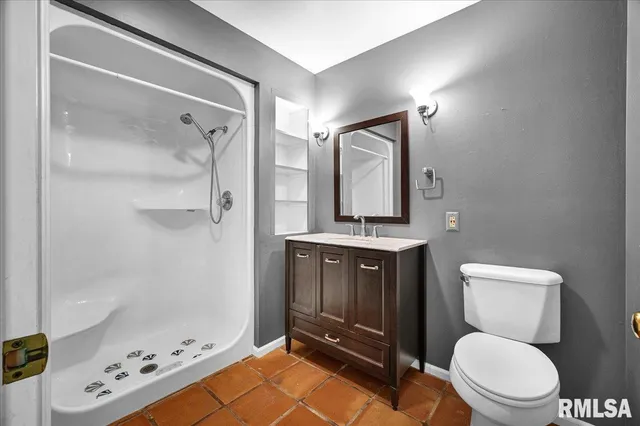 $275,000 | 223 West Hollyridge Circle, Peoria, IL 61614