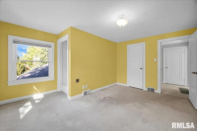 $275,000 | 223 West Hollyridge Circle, Peoria, IL 61614