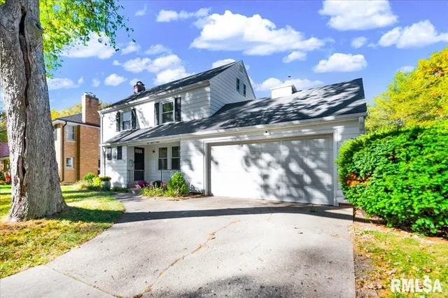 $275,000 | 223 West Hollyridge Circle, Peoria, IL 61614