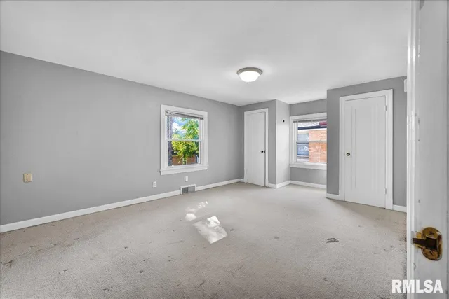 $275,000 | 223 West Hollyridge Circle, Peoria, IL 61614