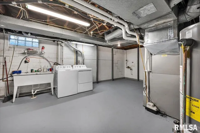 $275,000 | 223 West Hollyridge Circle, Peoria, IL 61614