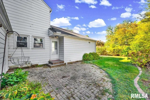 $275,000 | 223 West Hollyridge Circle, Peoria, IL 61614