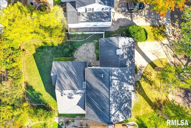 $275,000 | 223 West Hollyridge Circle, Peoria, IL 61614