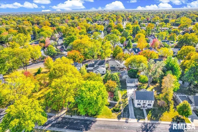 $275,000 | 223 West Hollyridge Circle, Peoria, IL 61614