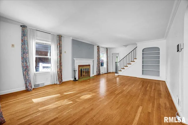 $275,000 | 223 West Hollyridge Circle, Peoria, IL 61614