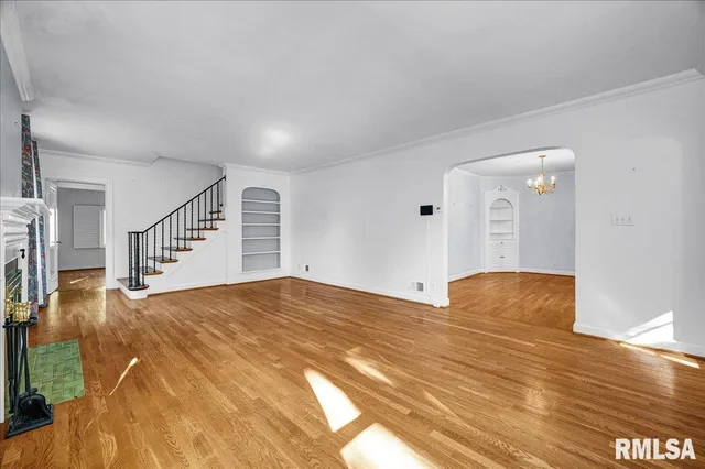 $275,000 | 223 West Hollyridge Circle, Peoria, IL 61614