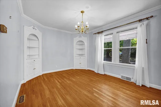 $275,000 | 223 West Hollyridge Circle, Peoria, IL 61614