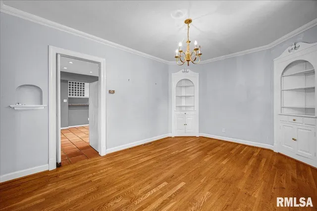 $275,000 | 223 West Hollyridge Circle, Peoria, IL 61614