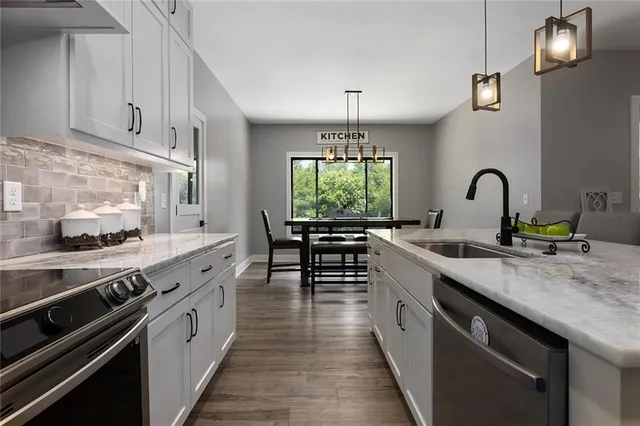 $889,000 | 816 Eve Orchid Drive, Greenwood, MO 64034