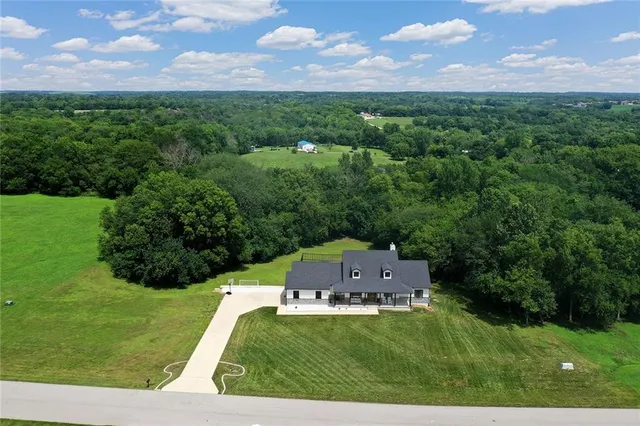 $889,000 | 816 Eve Orchid Drive, Greenwood, MO 64034