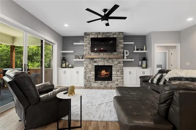 $889,000 | 816 Eve Orchid Drive, Greenwood, MO 64034