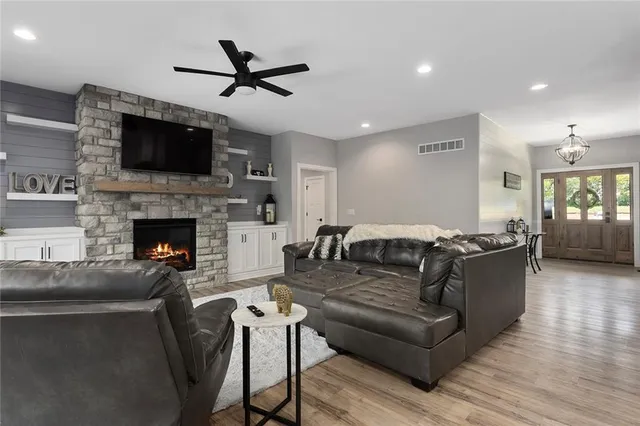 $889,000 | 816 Eve Orchid Drive, Greenwood, MO 64034