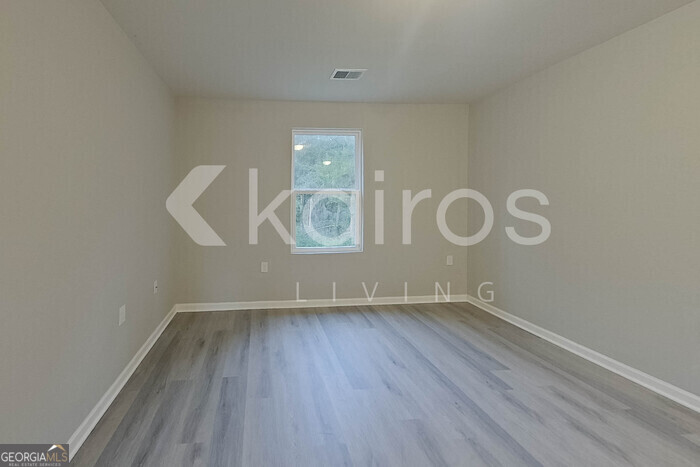 236 Sunrise Circle Midway, GA 31320 - Photo 13 of 31 a view of a room with wooden floor